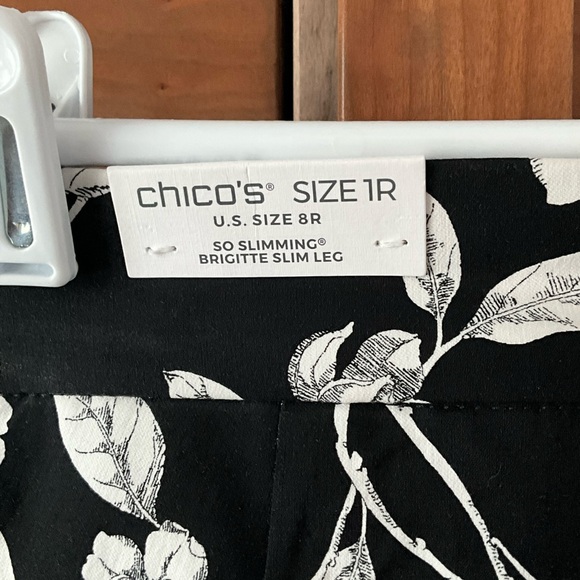 NWT Chico’s So Slimming 360 Brigitte Floral Slim Ankle Pants Size 1R (Size 8) - Picture 7 of 9